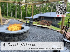 A Sweet Retreat, 8 Bedrooms, Views, Firepit, Arcade, Theater, Close to Attractions